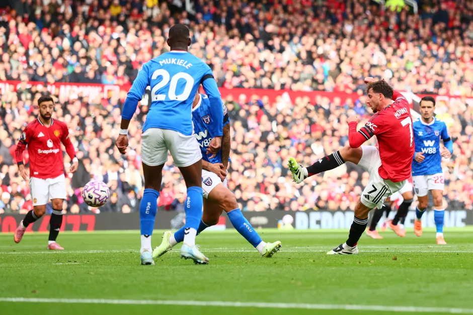 Mount’s well-taken strike eased early nerves at Old Trafford